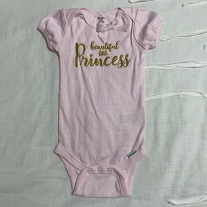 New Never worn! Gerber Onesie Set with matching pants.